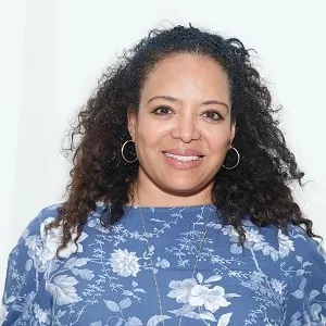 Luna Lauren Velez