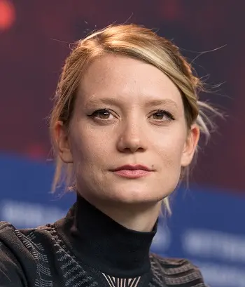 Mia Wasikowska