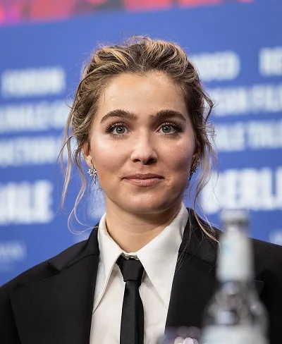 Haley Lu Richardson